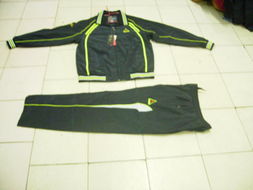 福州榮登貿(mào)易 以公雞運動套裝為核心的全品類服飾零售批發(fā)服務(wù)商